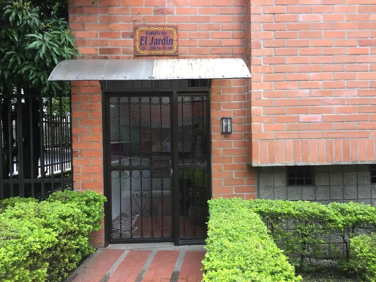 Excelente, moderno, amoblado y bien ubicado apartamento en Laureles, Medellín Colombia