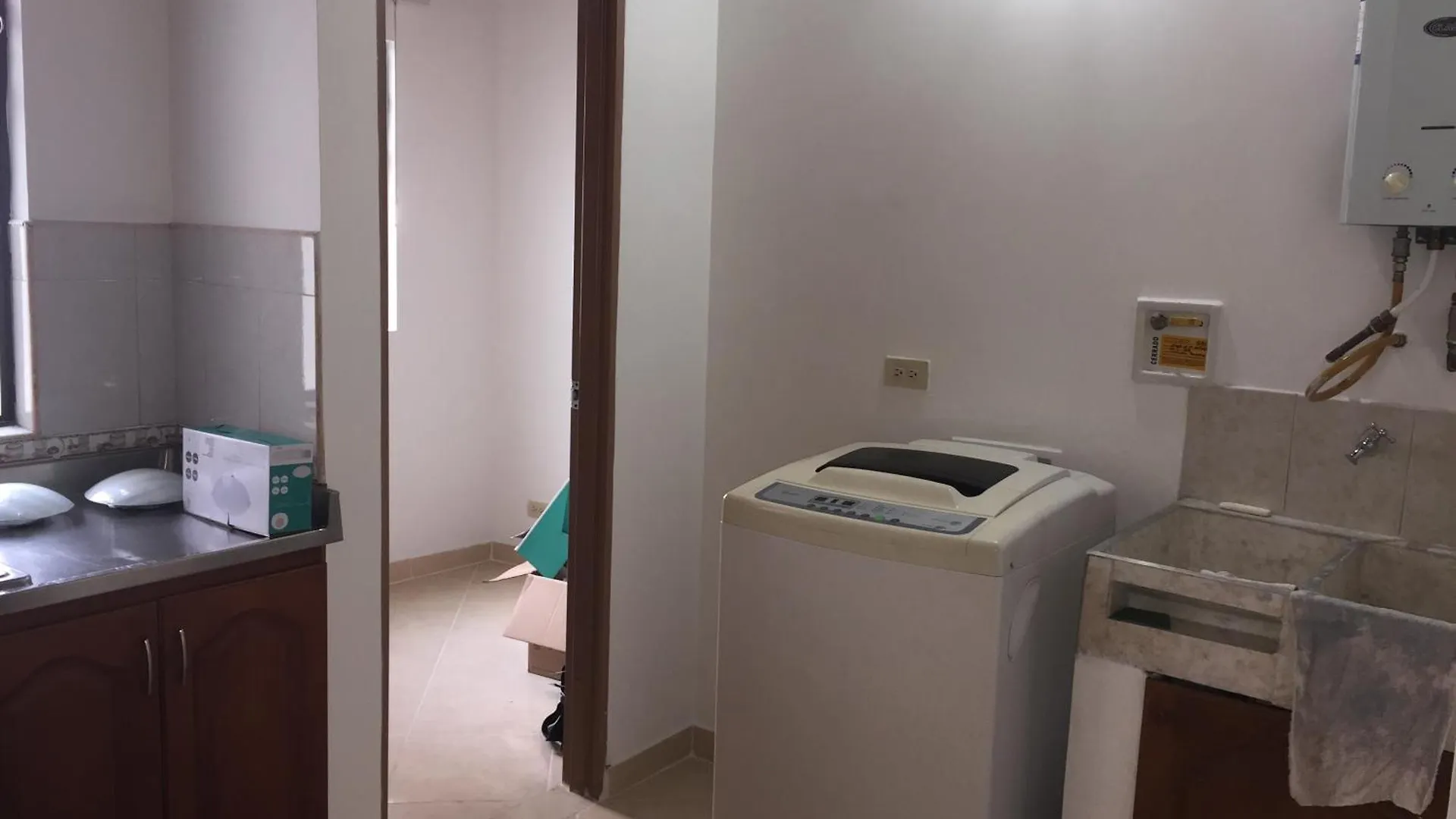 Excelente, moderno, amoblado y bien ubicado apartamento en Laureles, Medellín 0*,