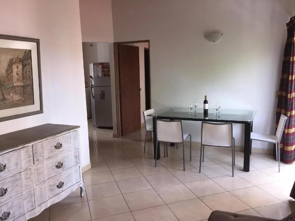 Excelente, moderno, amoblado y bien ubicado apartamento en Laureles, Medellín