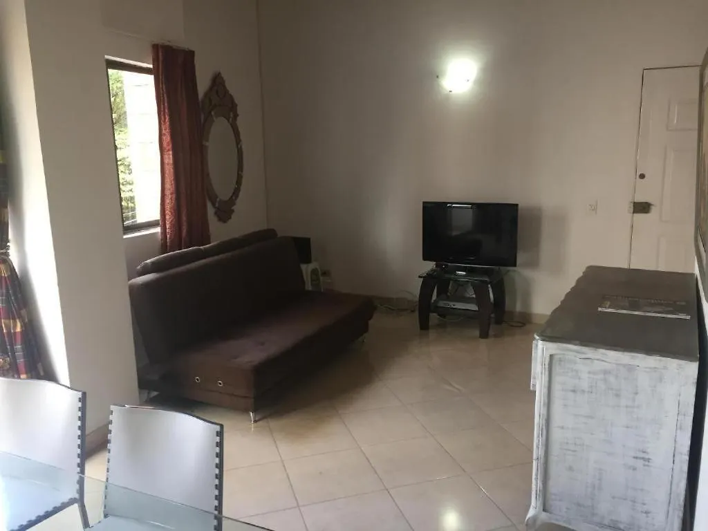 Excelente, moderno, amoblado y bien ubicado apartamento en Laureles, Medellín