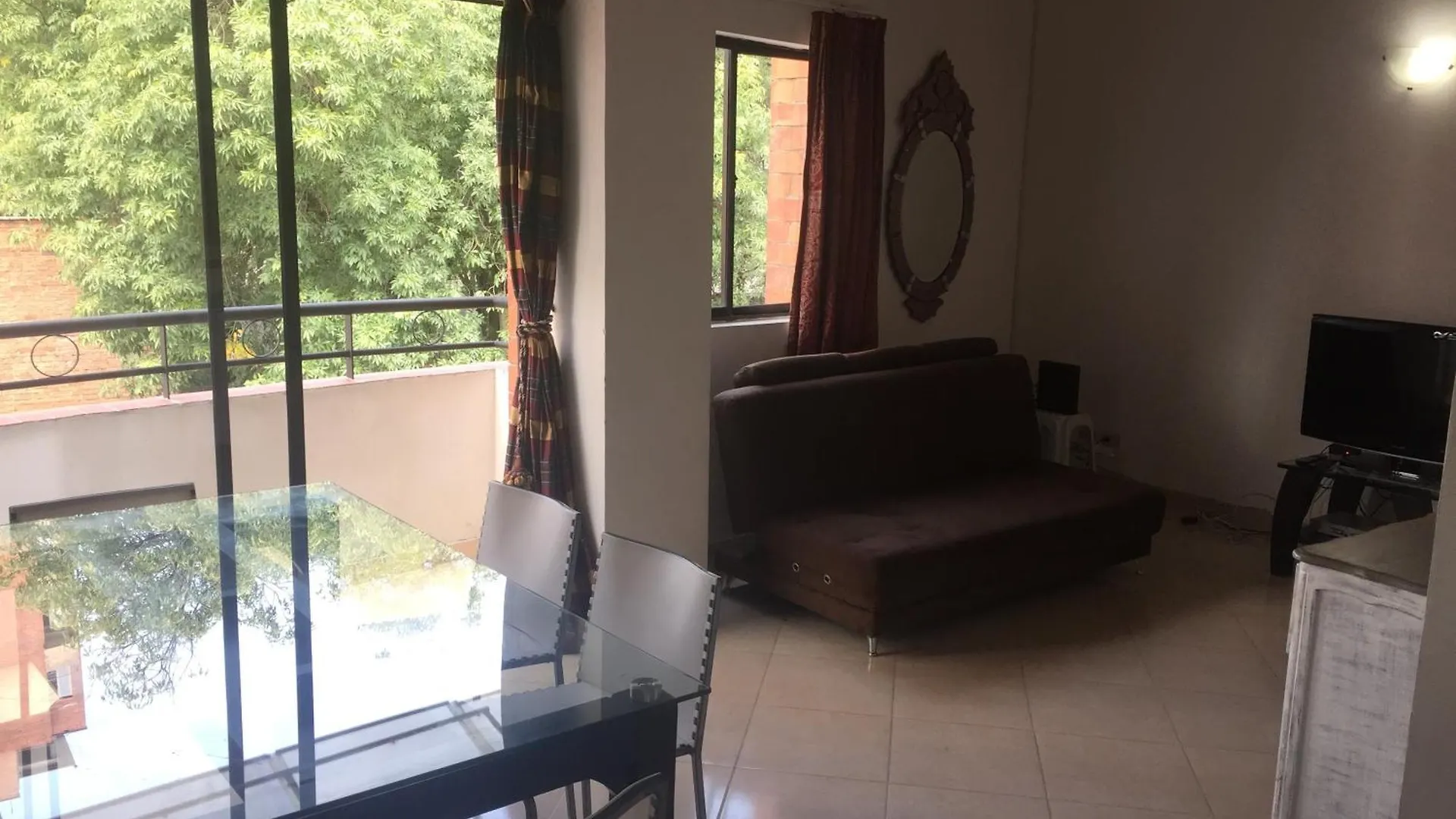 Excelente, moderno, amoblado y bien ubicado apartamento en Laureles, Medellín