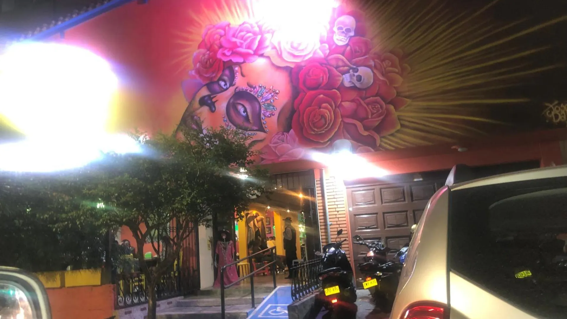 Excelente, moderno, amoblado y bien ubicado apartamento en Laureles, Medellín Colombia