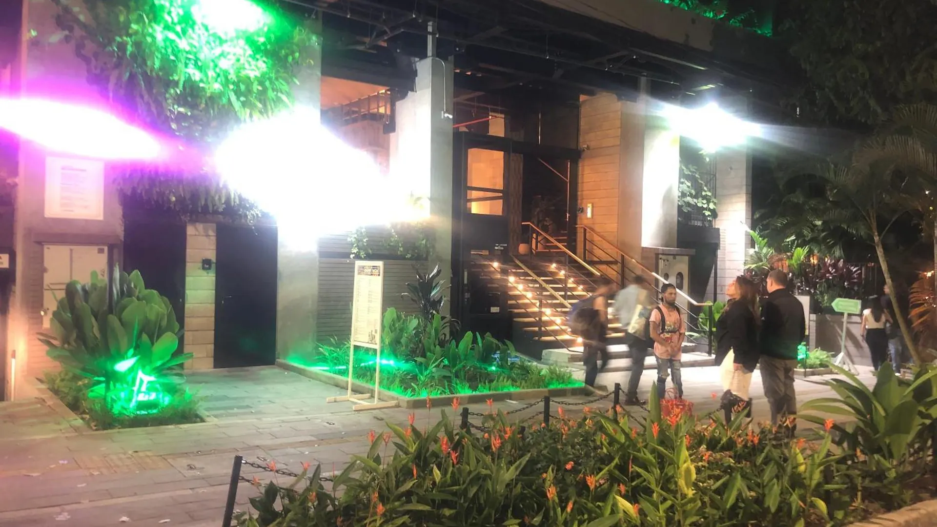 Excelente, moderno, amoblado y bien ubicado apartamento en Laureles, Medellín