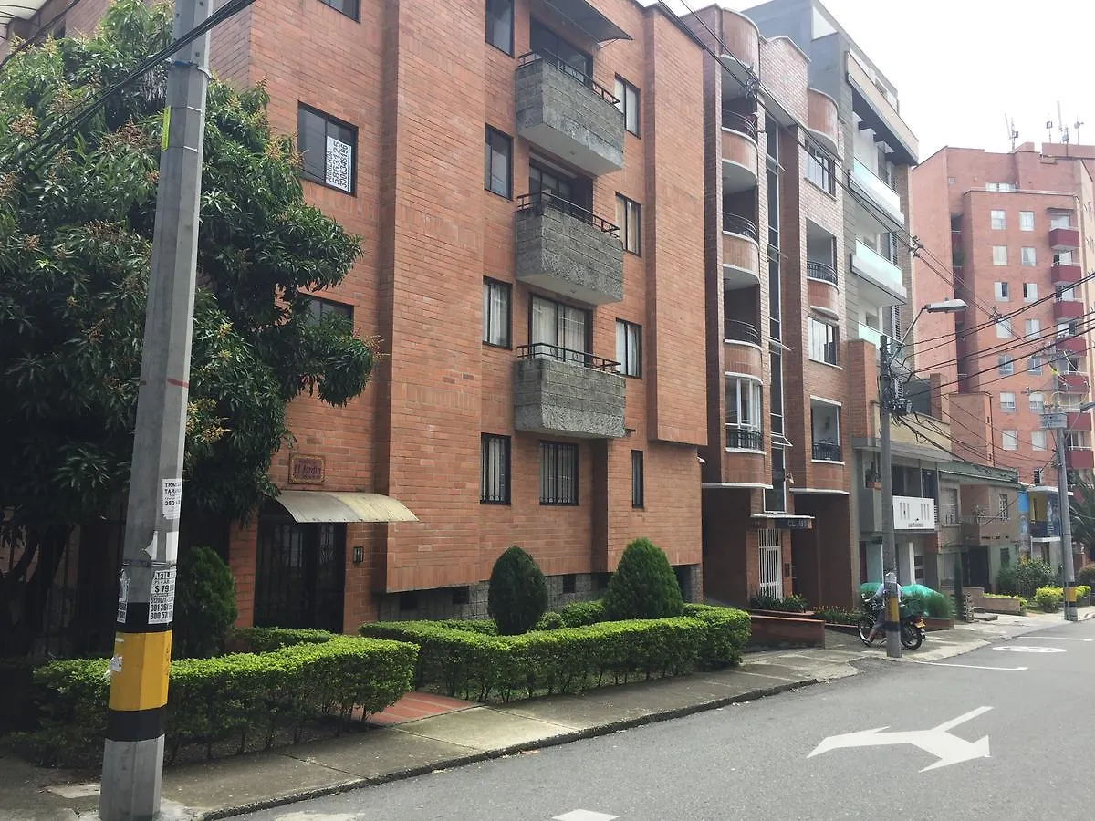 Excelente, moderno, amoblado y bien ubicado apartamento en Laureles, Medellín