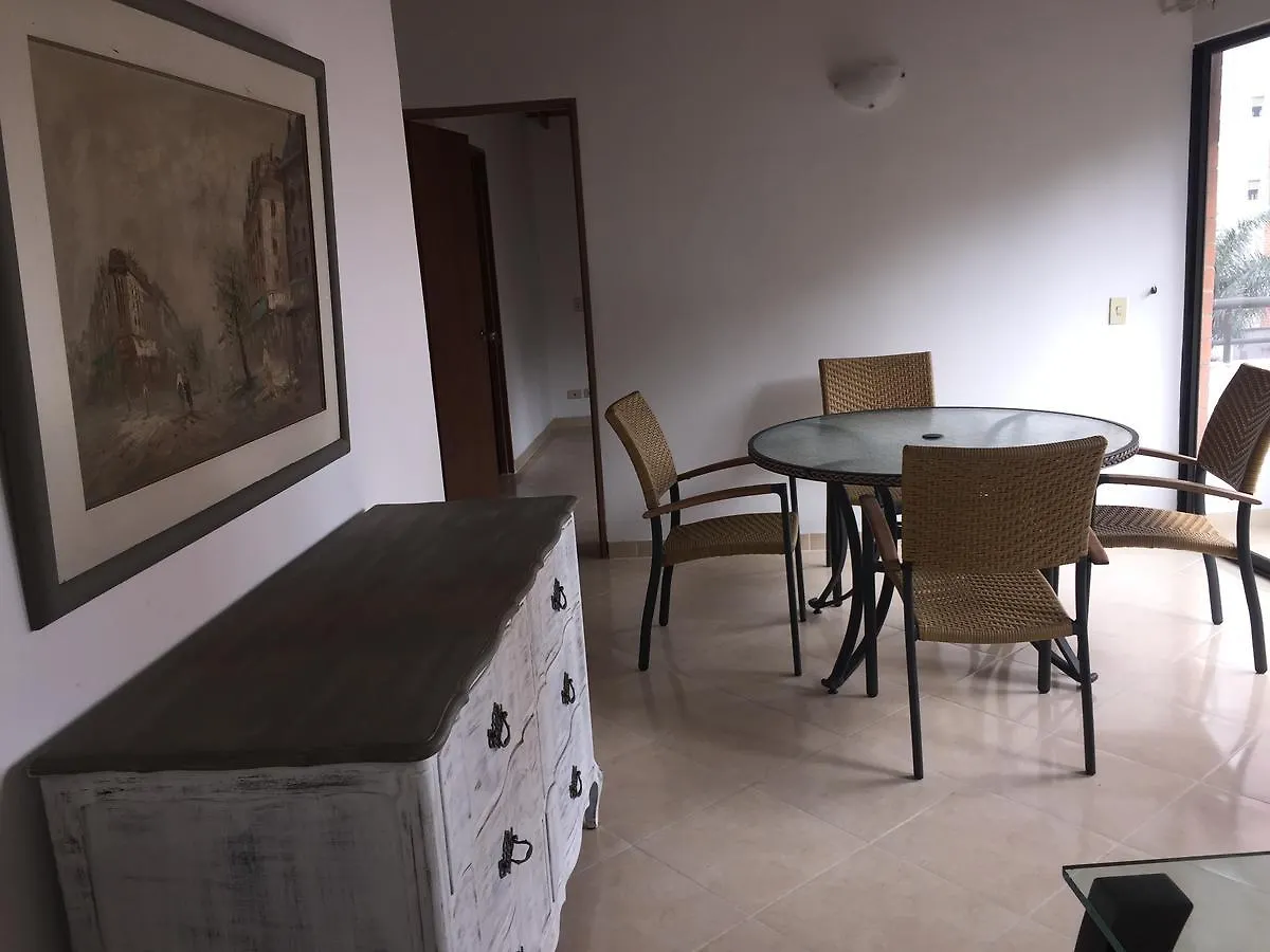 Excelente, moderno, amoblado y bien ubicado apartamento en Laureles, Medellín Colombia