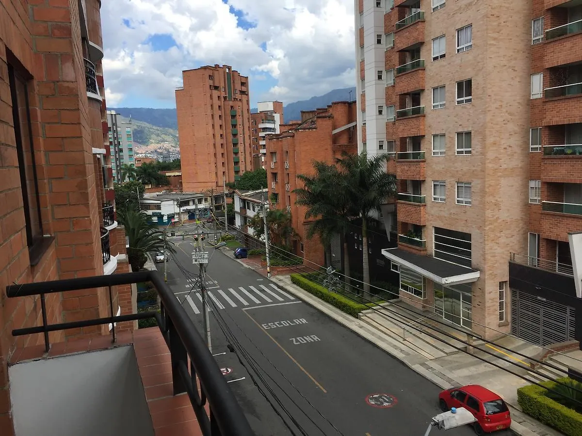 Excelente, moderno, amoblado y bien ubicado apartamento en Laureles, Medellín 0*,  Colombia