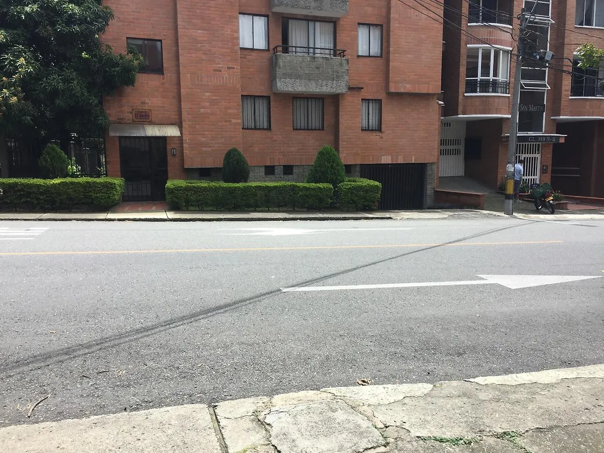 Excelente, moderno, amoblado y bien ubicado apartamento en Laureles, Medellín