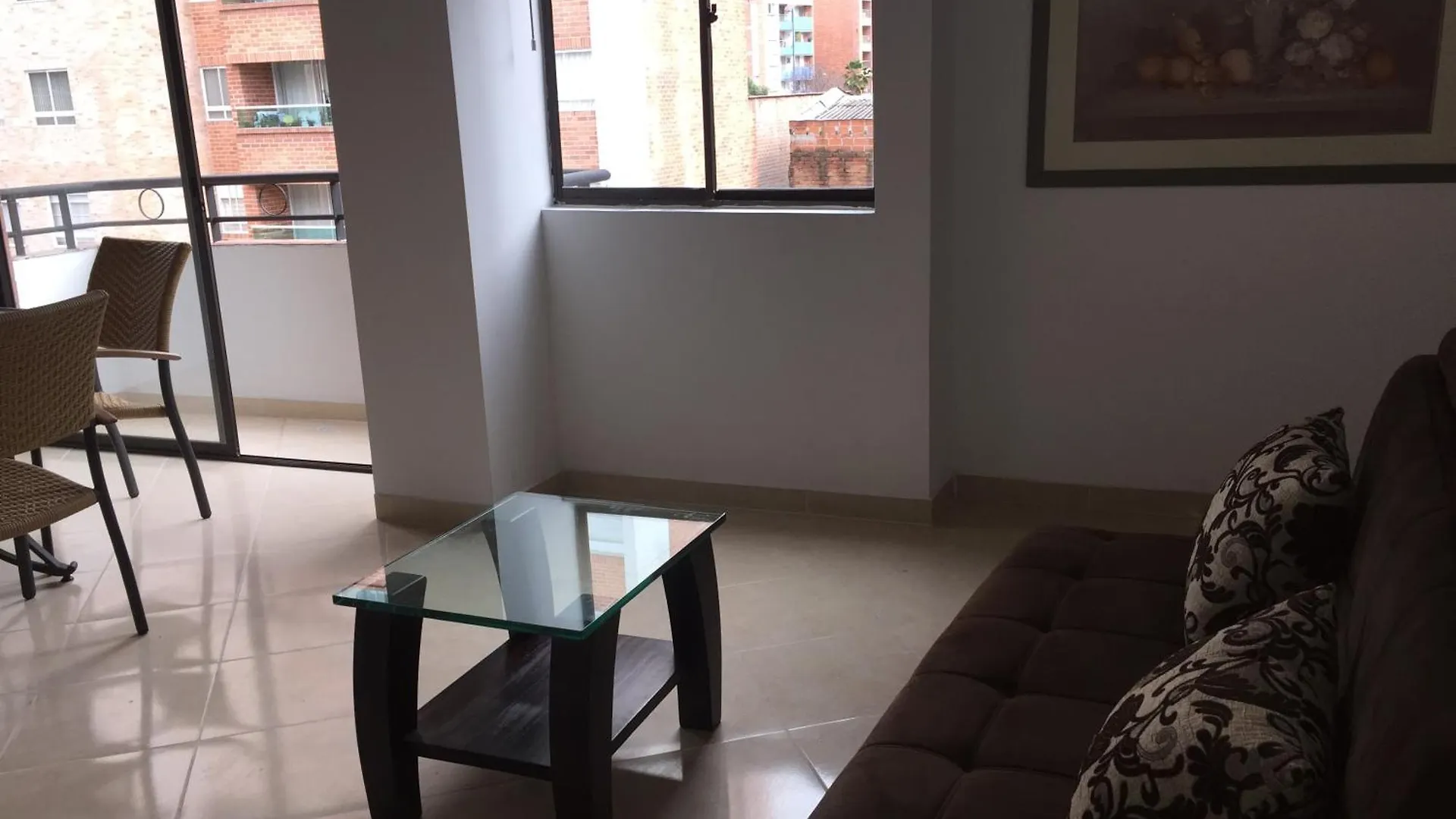 Excelente, moderno, amoblado y bien ubicado apartamento en Laureles, Medellín Colombia