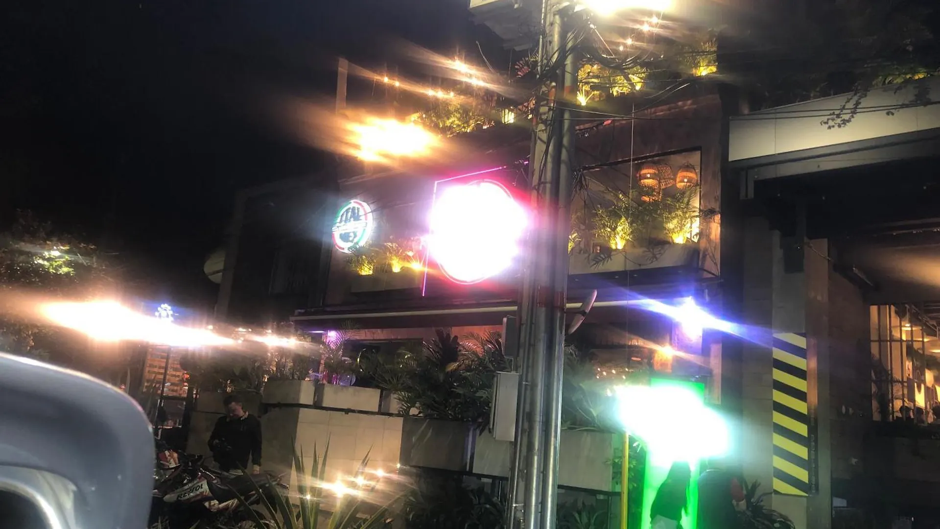 Bueno Y Amplio Apartamento En El Barrio Mas Cool Del Mundo , Laureles Medellin